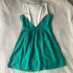 Esley Sleeveless Dress